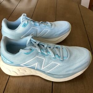 New Balance Women's Fresh Foam 680 V8 Running Shoe 8.5